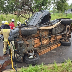 Mulher é resgatada após sofrer acidente grave em Mandaguaçu