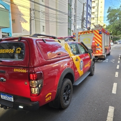 Mulher pula de janela do terceiro andar para escapar de ser morta pelo companheiro