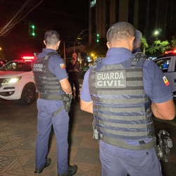 Homem, em situação de rua, é ferido por facada no centro de Maringá 