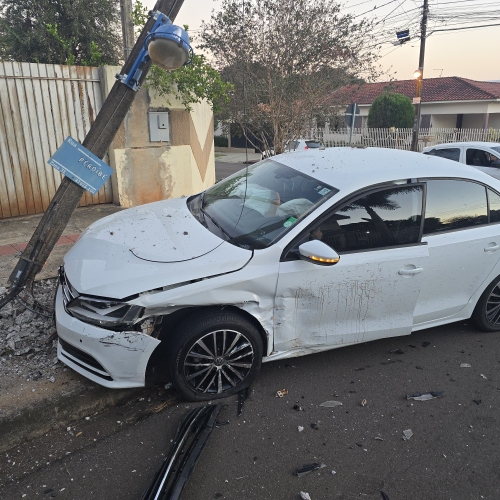 Motorista invade preferencial e causa acidente no Parque das Grevíleas 3