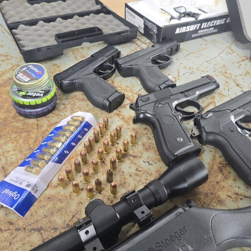 Dois homens brigam e acabam presos com munições e armas em Maringá