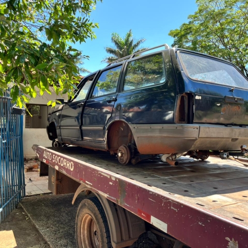 Guarda Municipal de Sarandi apreende veículo furtado dentro de desmanche