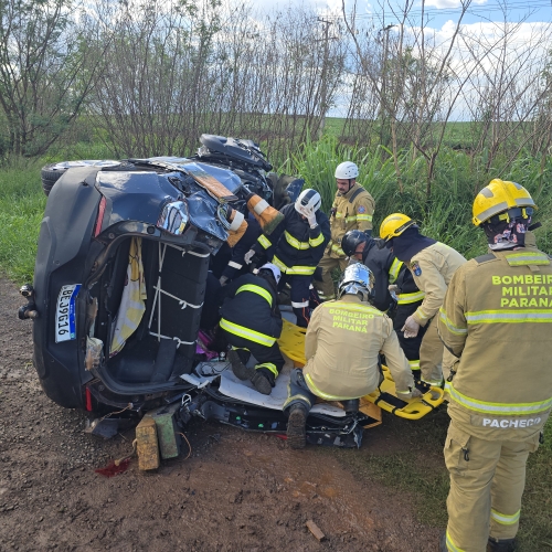 Casal que passaria a ceia de Natal em Londrina sofre acidente gravíssimo na rodovia PR-323