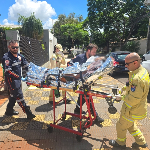 Mulher de 63 anos é socorrida ao se afogar em piscina