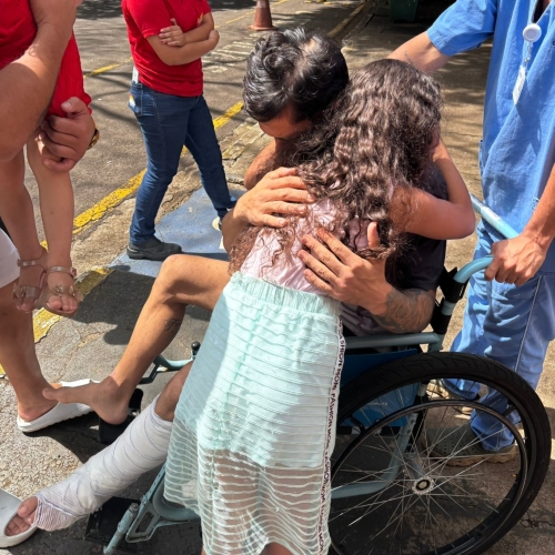 Milagre e Esperança: Motociclista de 35 anos recebe alta após ficar 12 dias entubado na UTI