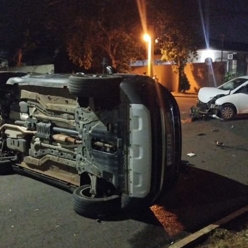 Duas pessoas se ferem em acidente na cidade de Maringá