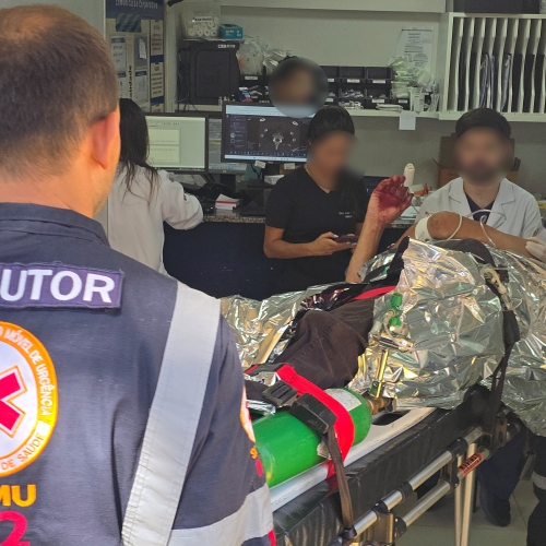 Homem de 53 anos fica em estado grave ao ser ferido por golpes de faca em Sarandi