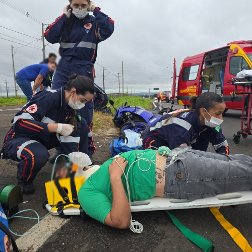 Motorista fecha moto, provoca acidente e foge sem prestar socorro 