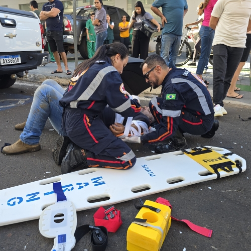 Mulher invade preferencial e provoca acidente grave em Maringá