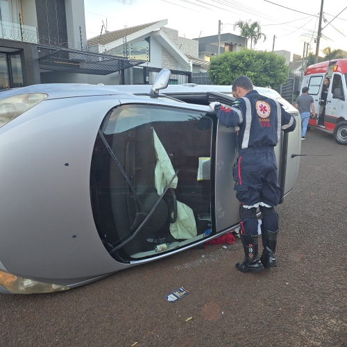 Motorista com sinais de embriaguez provoca acidente e tomba veículo em Maringá