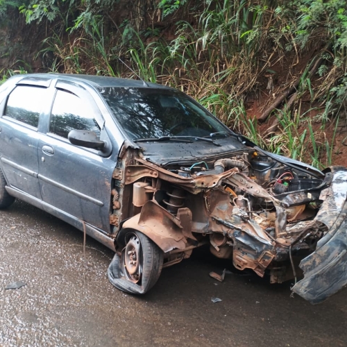 Acidente entre caminhão e carro mobiliza resgate no Contorno Sul de Maringá