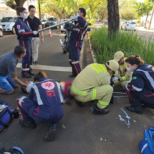 Motociclista sofre fratura exposta em acidente grave na Avenida Bento Munhoz da Rocha