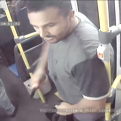 Polícia divulga imagens de suspeito de homicídio em ônibus de Maringá