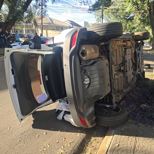 Motorista invade preferencial e provoca batida grave na zona 4