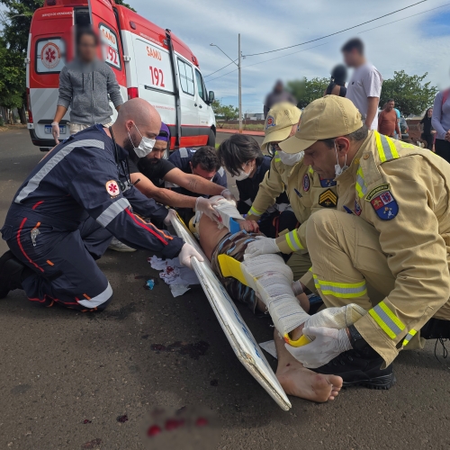 Motociclista de 18 anos fica gravemente ferido após colisão com carro em Sarandi