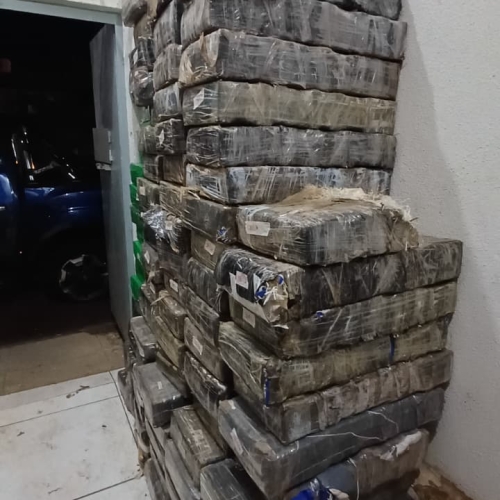 PRF apreende quase uma tonelada de maconha após perseguição na região de Maringá