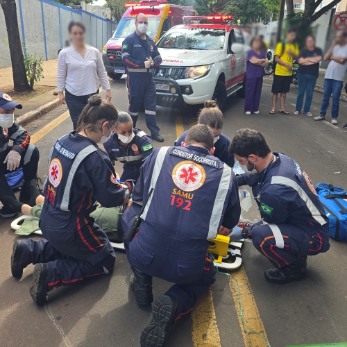 Idoso é atropelado por motocicleta e fica em estado gravíssimo em Maringá