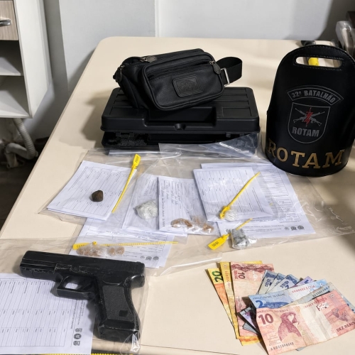 Homem quebra celular durante abordagem e acaba preso por tráfico de drogas