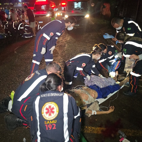Motociclista atropela morador de rua e os dois ficam em estado gravíssimo em Maringá