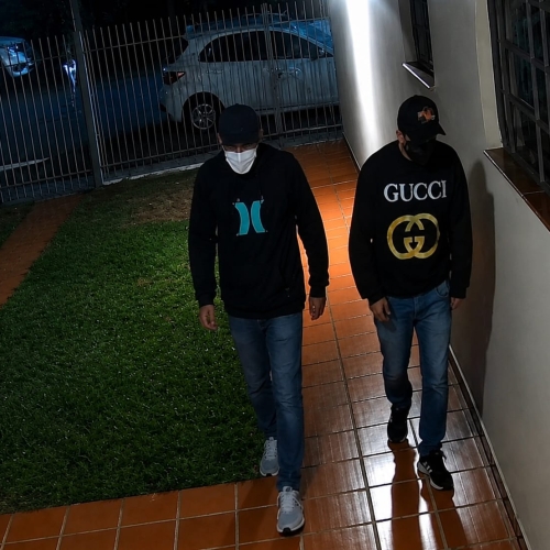 Dupla encapuzada invade residência na Zona 2 e furta joias, perfumes e outros objetos em Maringá