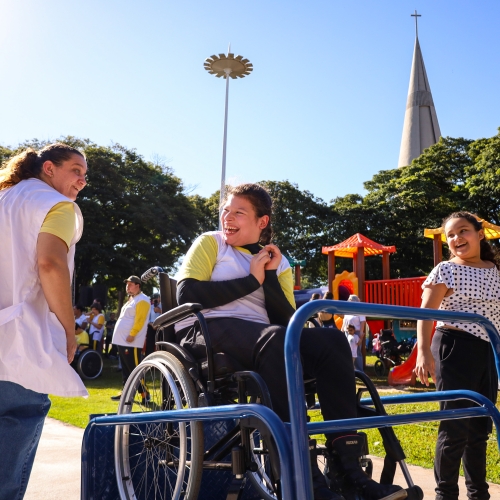 Maringá investe em inclusão e inaugura parque adaptado para crianças na região da Catedral