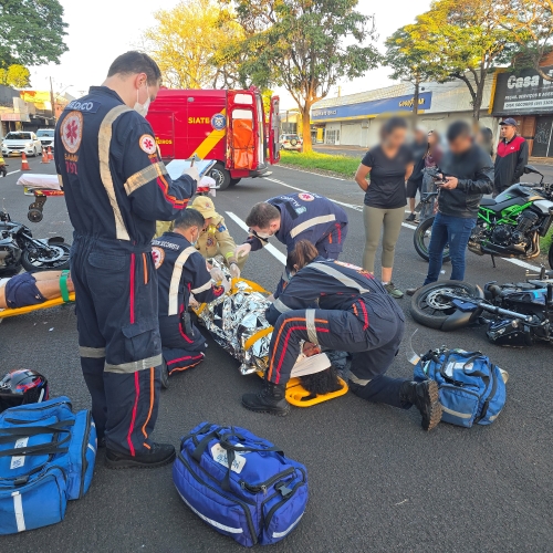 Duas pessoas ficam feridas após colisão entre motos de alta cilindrada na Avenida Colombo