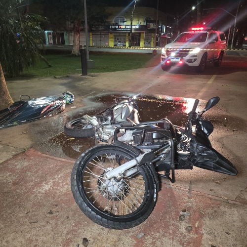 Acidente fatal na madrugada: motociclista de 21 anos perde a vida na Praça Rocha Pombo
