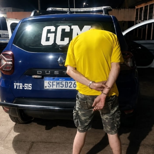 “Saidinha” do Dia dos Pais: homem sai da cadeia, procura ex para matá-la e acaba esfaqueando ex-cunhado