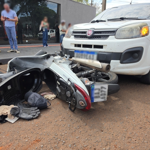 Motociclista sofre fratura e pneumotórax após colisão com carro em praça de Maringá