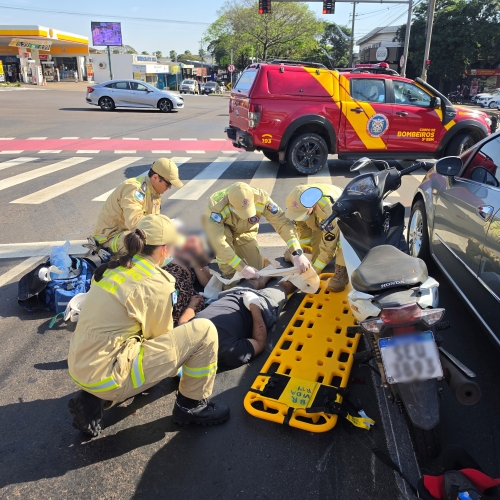 Motociclista sofre fratura e perde dedo após Biz bater na traseira de carro em Maringá