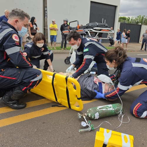 Motociclista sofre fratura exposta após ser atingido por outra moto em Maringá
