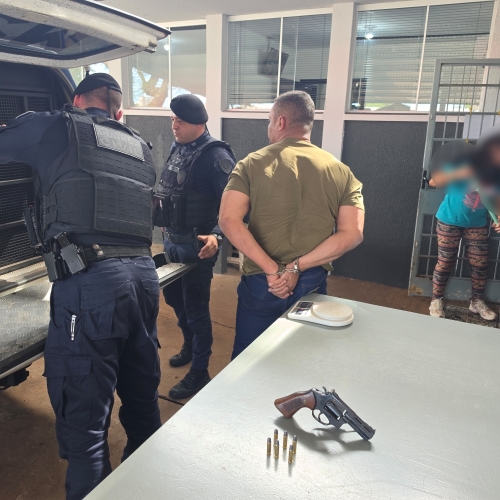 Após quase ser derrubado de moto, guarda municipal aborda motorista e descobre arma de fogo