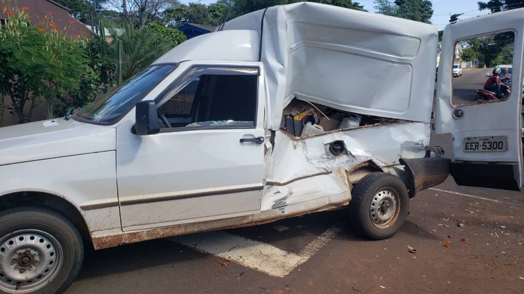 Acidente na Vila Esperança envolve três veículos e deixa uma pessoa ferida