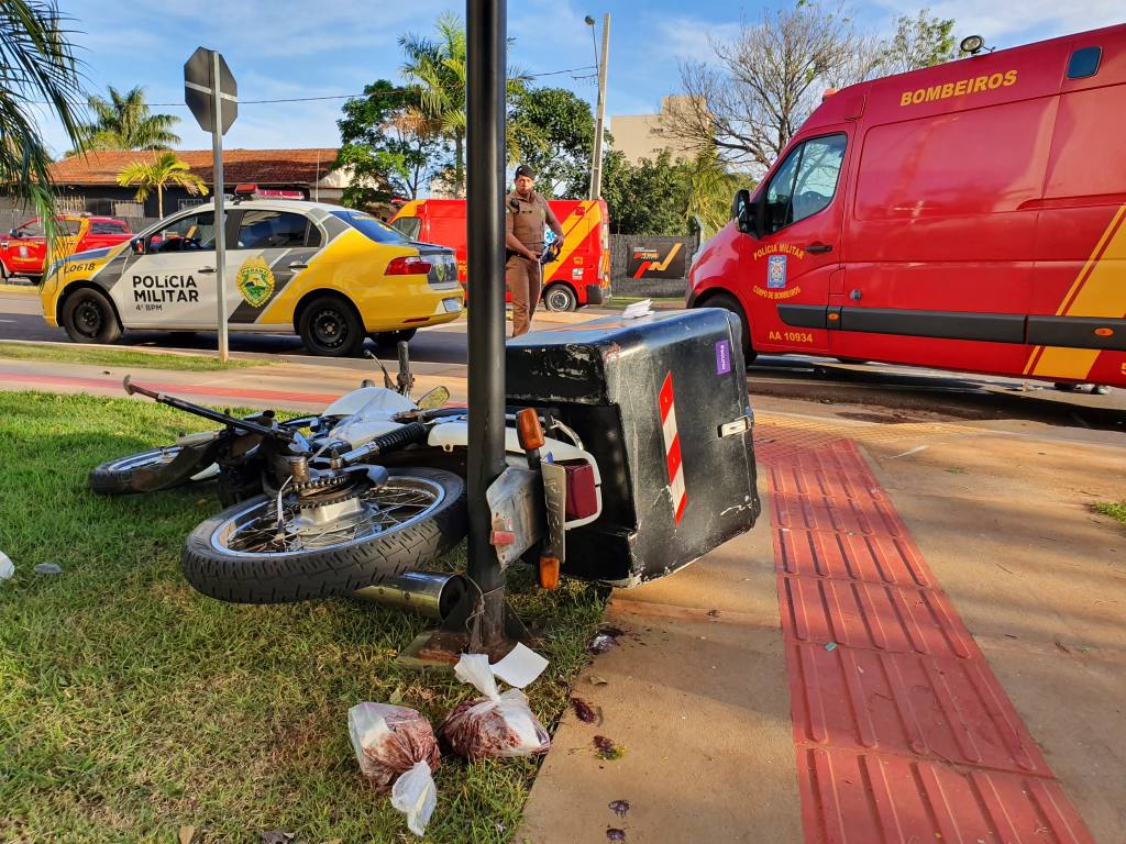 Depois de bater em carro, moto atinge vó, criança e babá em acidente na zona 8