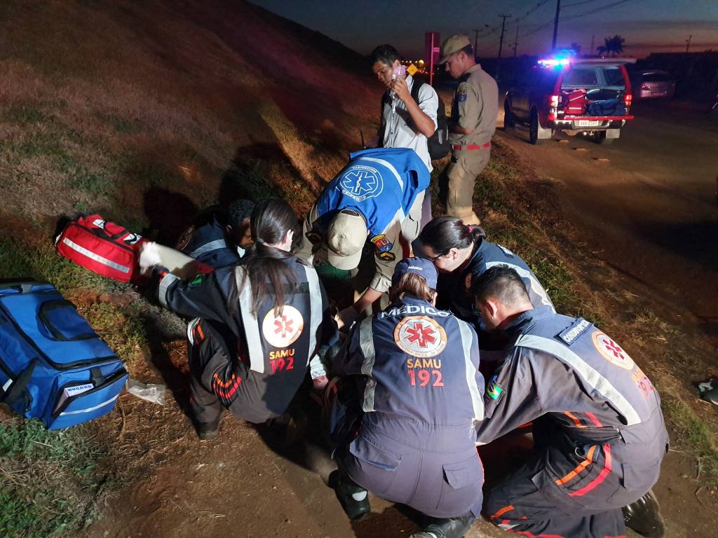 Motociclista sofre fratura de fêmur em acidente na marginal da 323