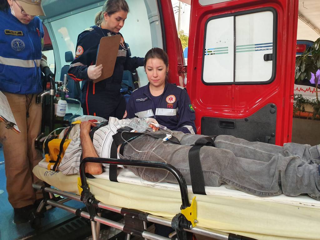 Idoso fica ferido ao ser atropelado por moto em Maringá