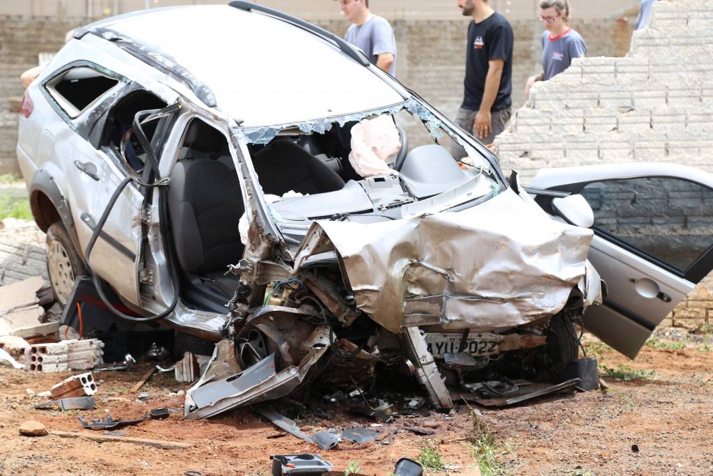 Motorista que bateu carro em muro no Jardim Diamante é indiciado por homicídio doloso