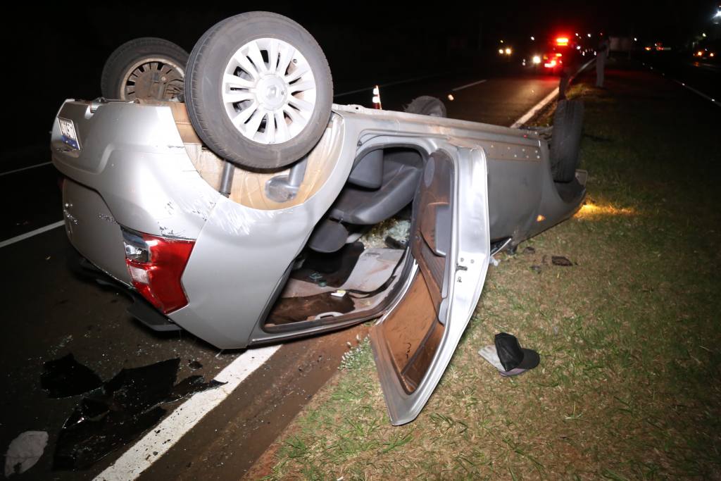 Motorista de Maringá capota veículo na rodovia de Marialva