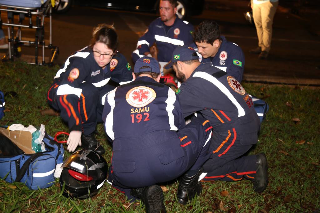 Dois adolescentes em uma moto provocam acidente grave na Avenida Tuiuti