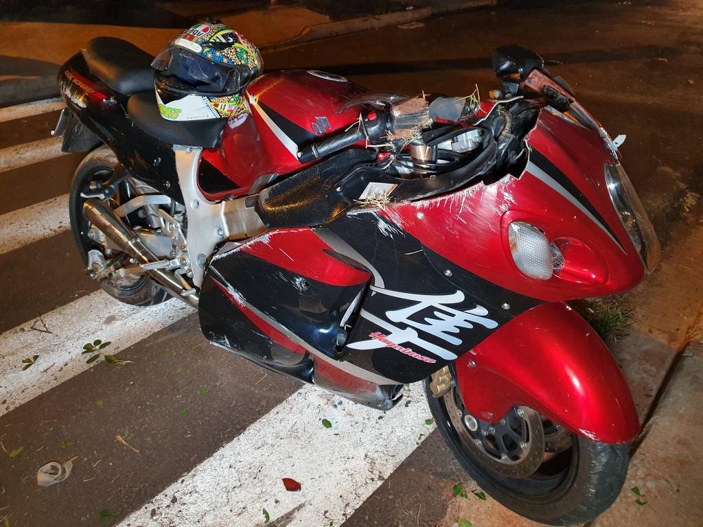 Motociclista atropela pedestre na faixa em avenida da Vila Esperança