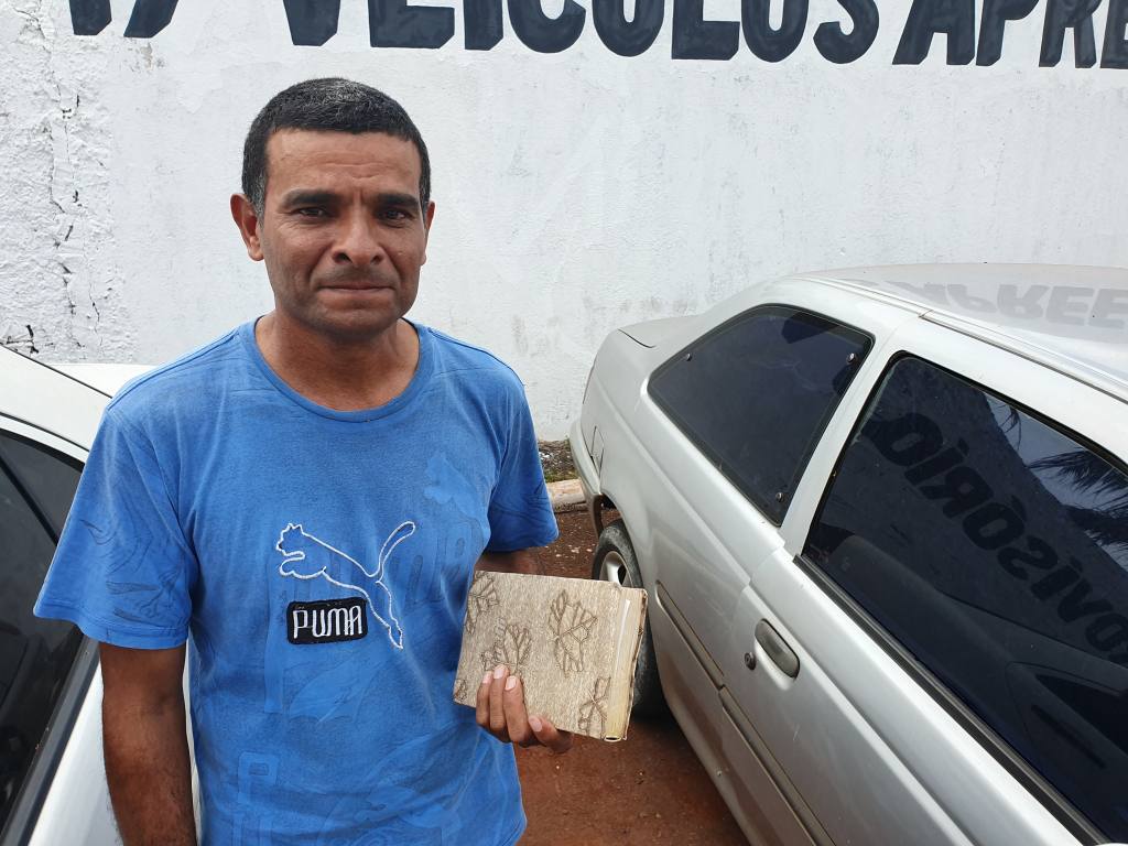 Homem procura delegacia para levar imagens do furto do seu carro e leva uma surpresa