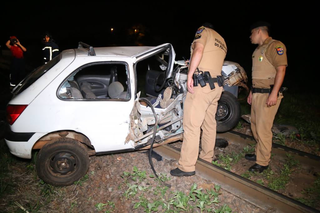 Um morre e outro fica gravemente ferido em acidente com locomotiva de trem