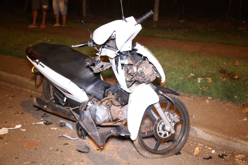 Motociclista fica gravemente ferido após colisão frontal com outra moto