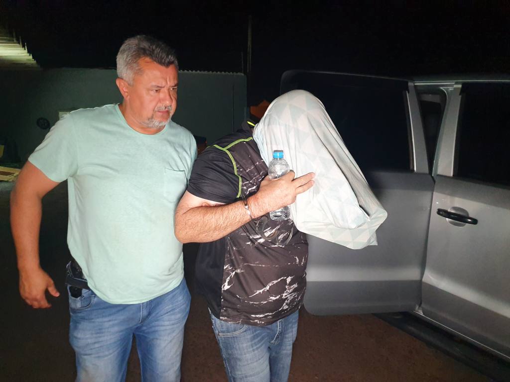 Carro usado no atentado na casa de policial civil é apreendido junto com estojo de arma de fogo