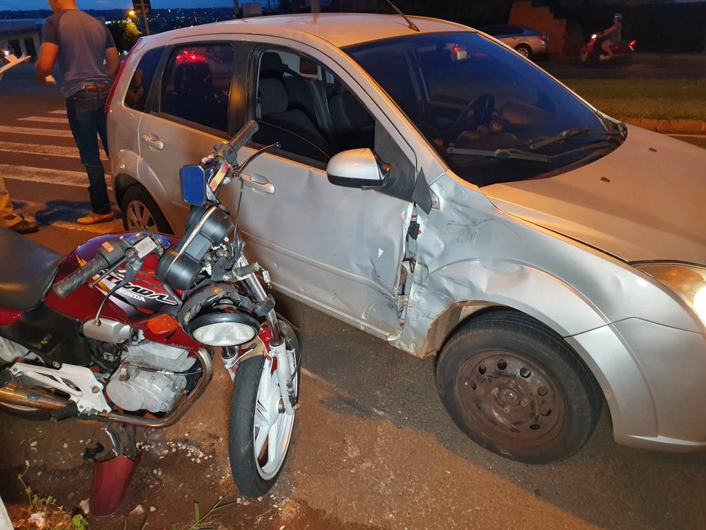 Motociclista fica ferido em acidente na Avenida Franklin Delano Roosevelt