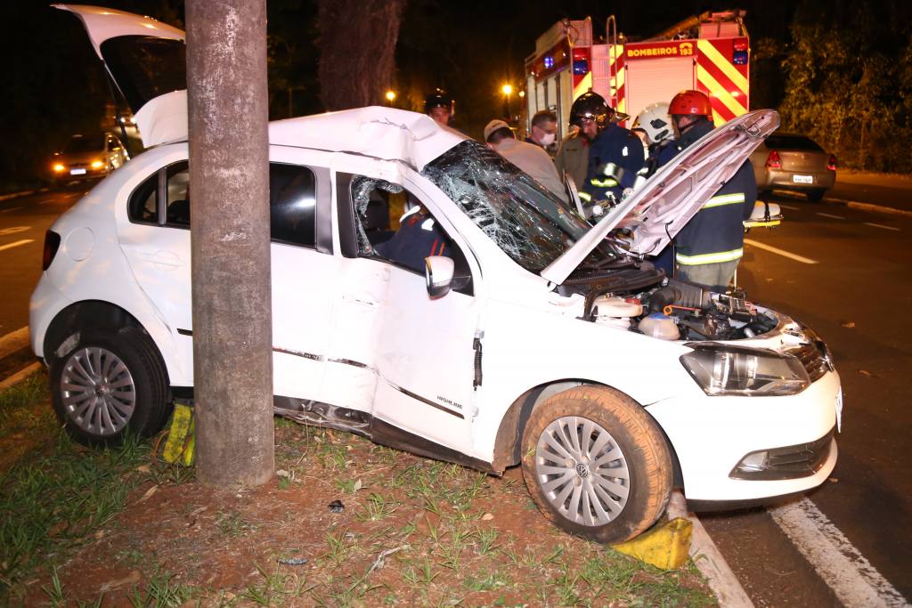 Mulher fica ferida em acidente grave na zona 4 em Maringá