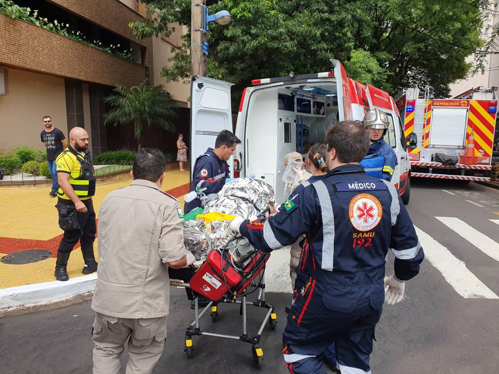 Cozinheira fica em estado gravíssimo após explosão de panela em restaurante