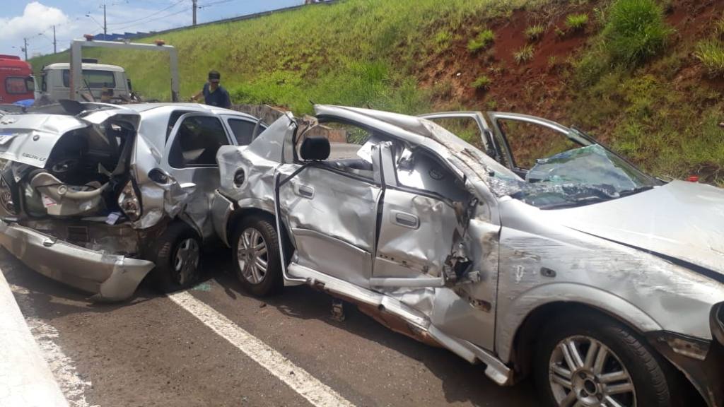 Criança e adultos ficam gravemente feridos em acidente no Contorno Norte