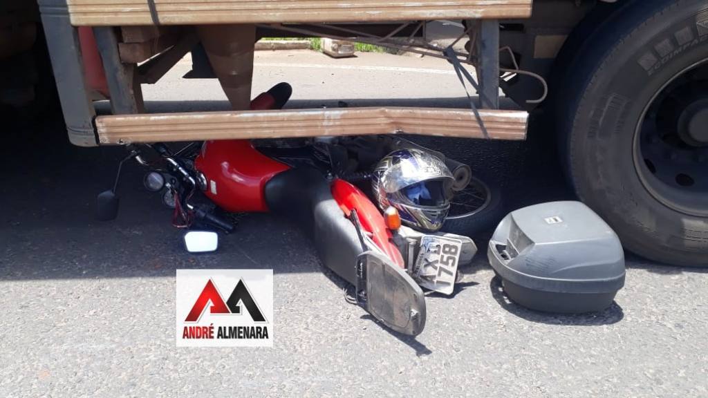 Motociclista escapa da morte em acidente impressionante em Maringá