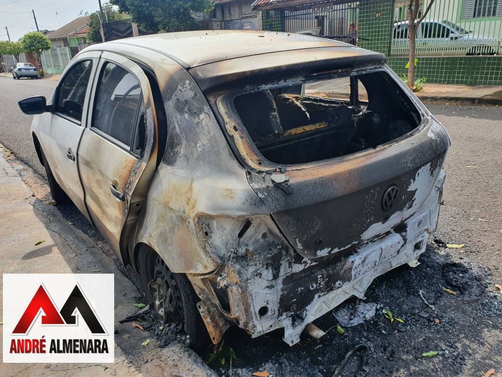 Homem ateia fogo no carro da ex-namorada por não aceitar fim de relacionamento